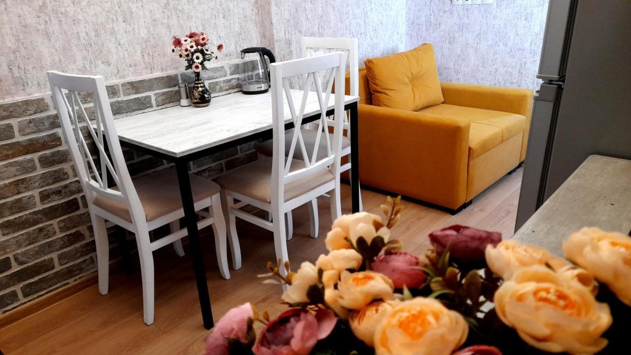 Yellow Apartment Tbilisi Esterno foto